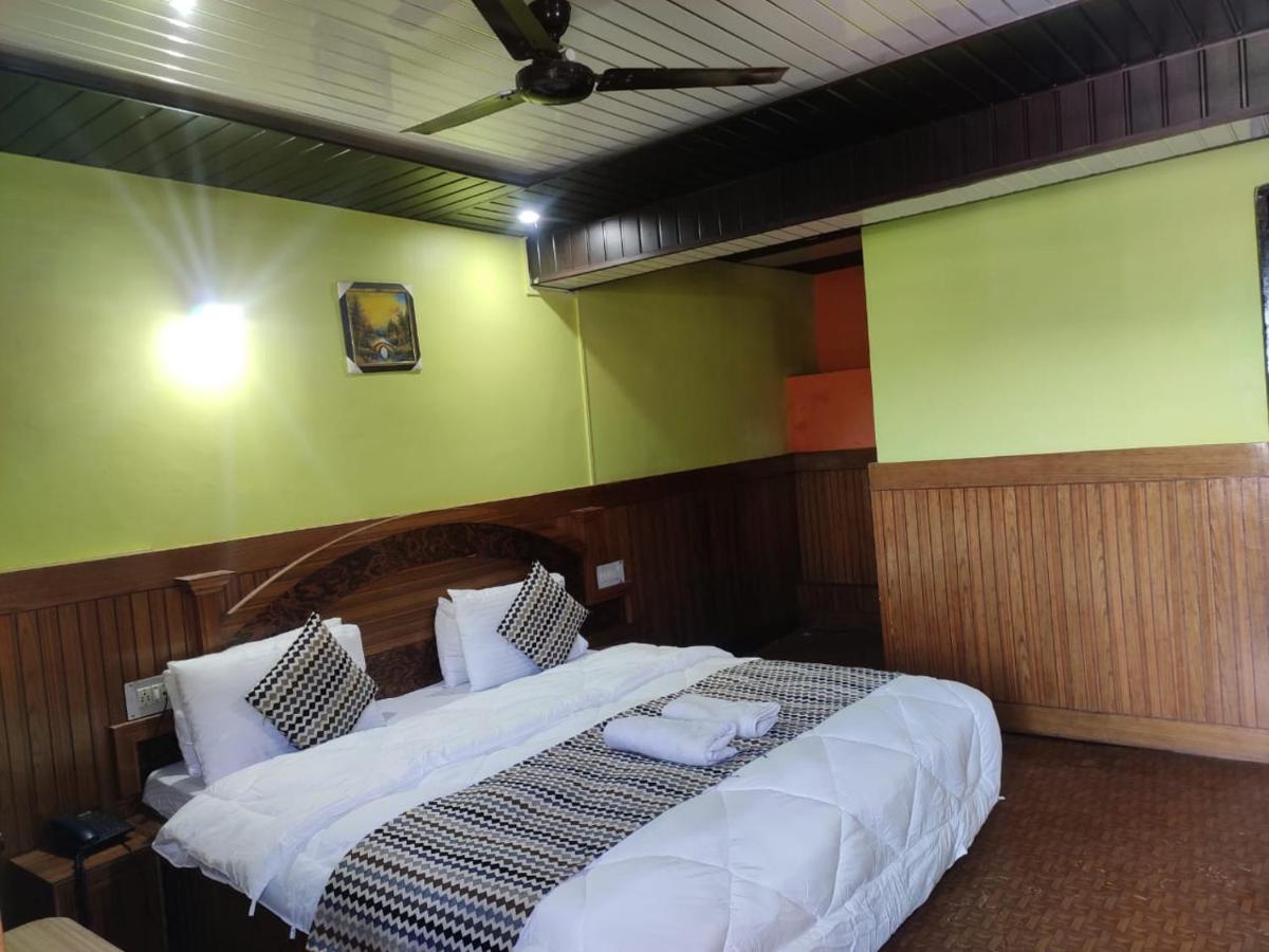 Hotel Deepraj, Kausani Exterior photo