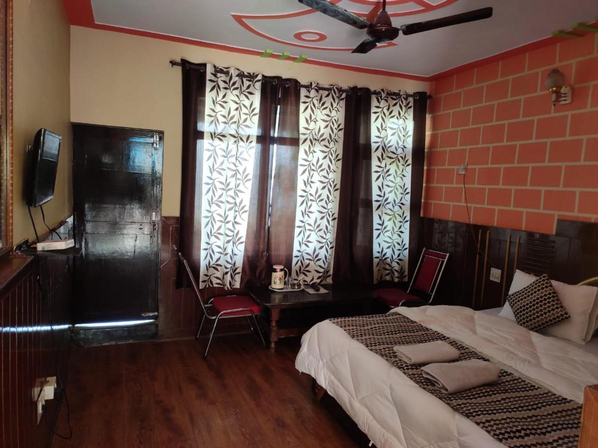 Hotel Deepraj, Kausani Exterior photo