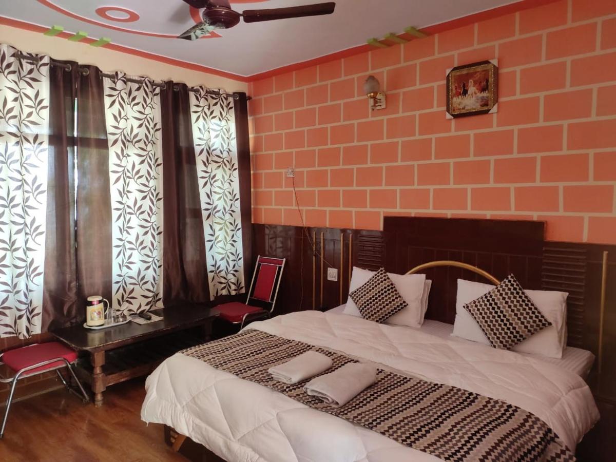 Hotel Deepraj, Kausani Exterior photo