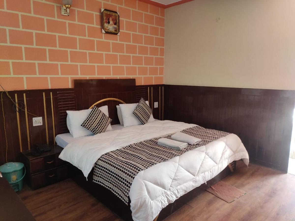 Hotel Deepraj, Kausani Exterior photo