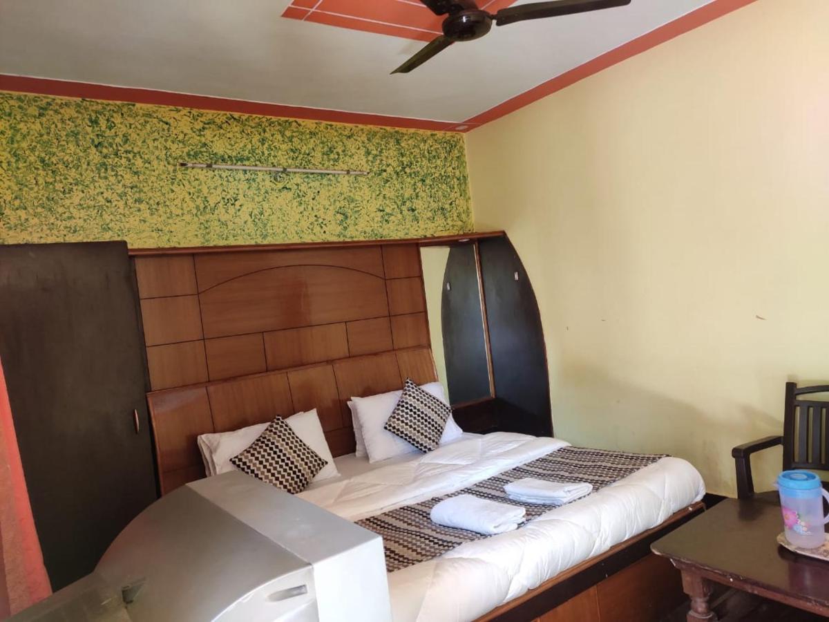 Hotel Deepraj, Kausani Exterior photo