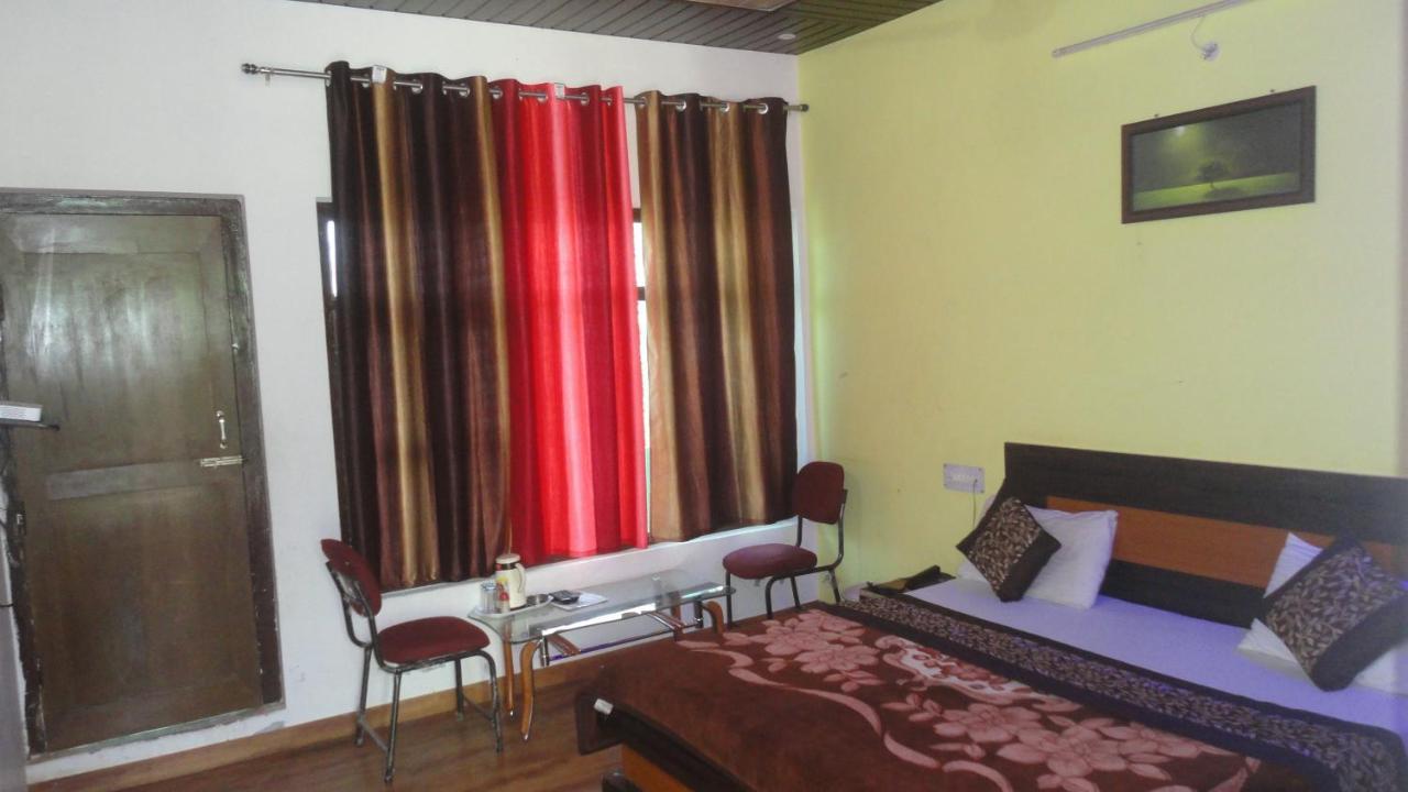 Hotel Deepraj, Kausani Exterior photo